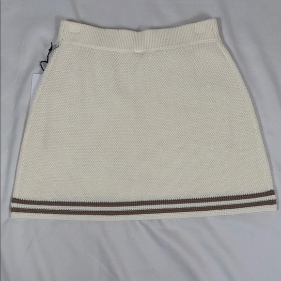ALO Yoga Cream Mini Skirt with Tan Accents - Picture 4 of 7